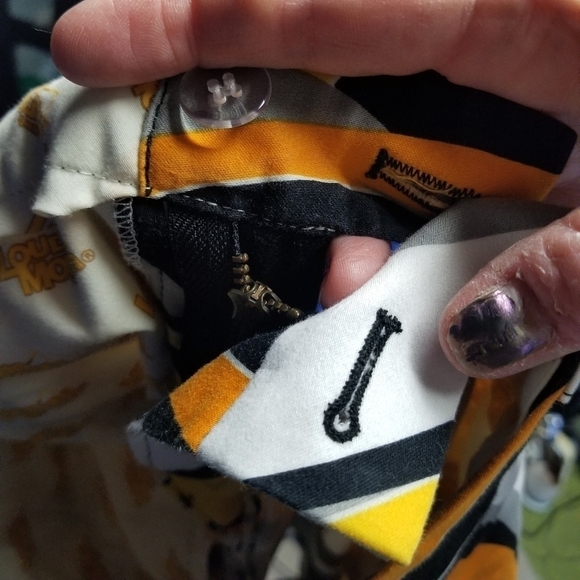 Loudmouth Swirls Gone Wild geo printed golf Bermuda shorts - Picture 4 of 9